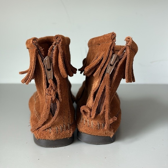 Minnetonka Back Zip Ankle Booties Size 8 - Picture 2 of 9